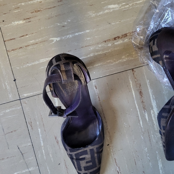 Fendi shoe - Picture 4 of 4